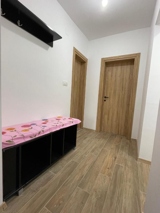 Entire Spacious Apartment With Free Parking Podgorica Zewnętrze zdjęcie