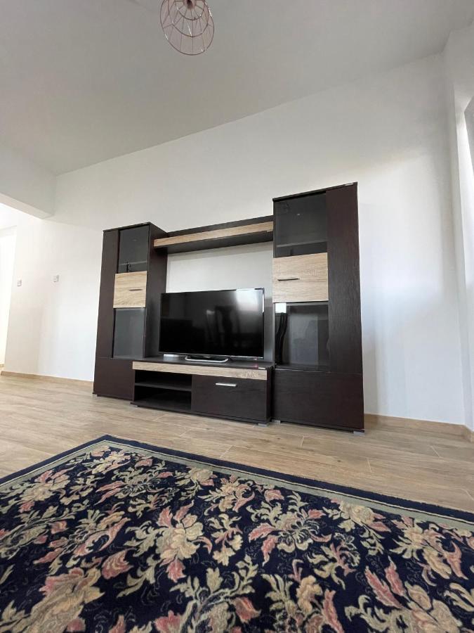 Entire Spacious Apartment With Free Parking Podgorica Zewnętrze zdjęcie
